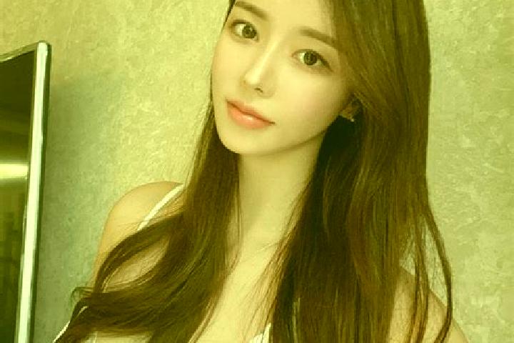 Iris, 37 — Escort in Fuzihe, China