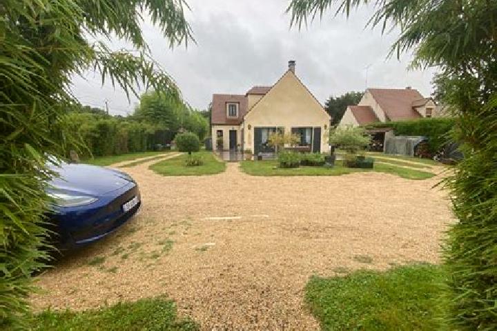 Iris, 37 — Escort in Le Vaudoue, France