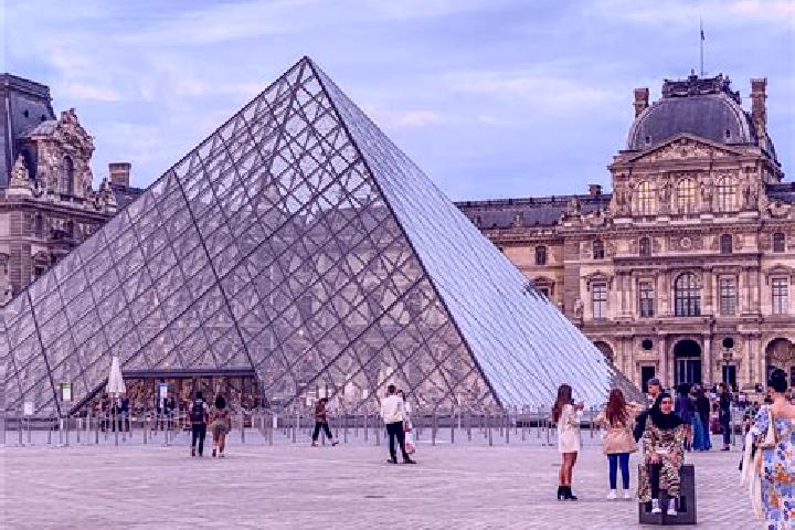 Iris, 37 — Escort in Paris 01 Louvre, France
