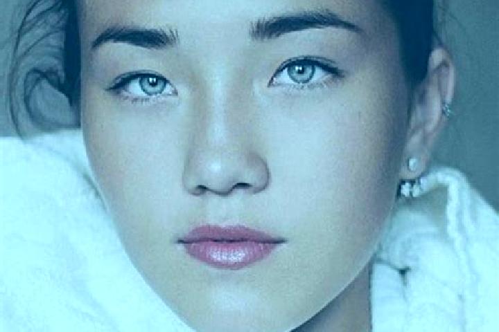Iris, 38, a chestnut grey-eyed caucasian companion based in Zihu. Offering 69, OWO, GFE. Available for incall and outcall, day and evening dates.