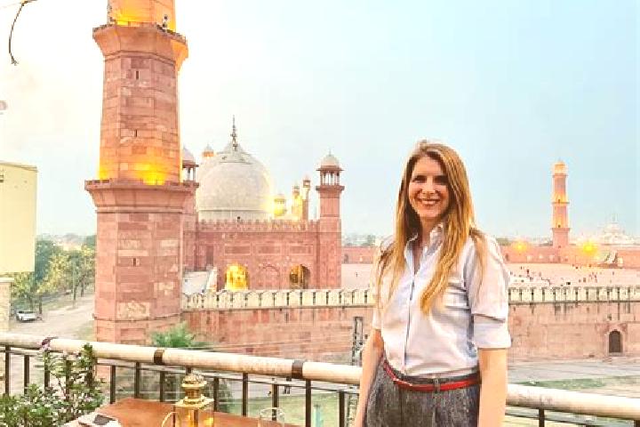 Iris, 38 — Escort in Taunsa, Pakistan