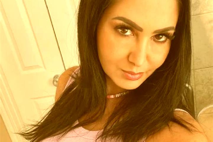 Iris, 39, a black grey-eyed asian companion based in Tiparesti. Offering Striptease, GFE, Couples, A-Level. Available for incall and outcall, day and evening...