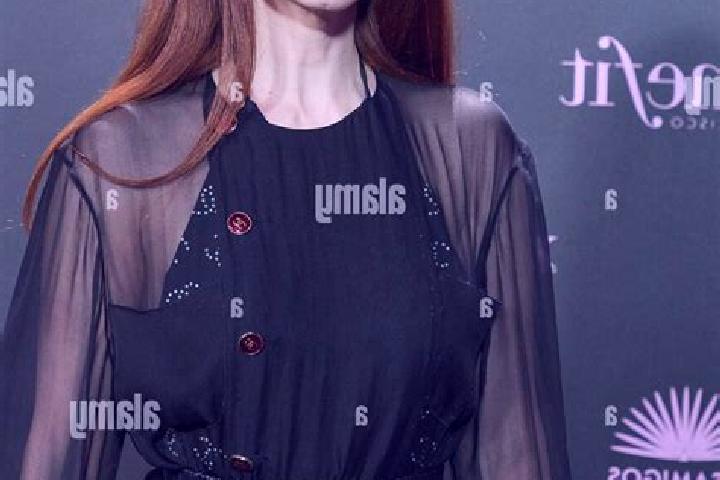 Iris, 39, a red amber-eyed asian companion based in Santa Cristina de la Polvorosa. Offering Tantra, Party Girl, Prostate Massage, Domination, BDSM. Availabl...