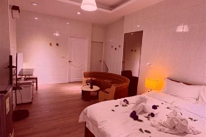 Iris, 39 — Escort in Fengjia, China