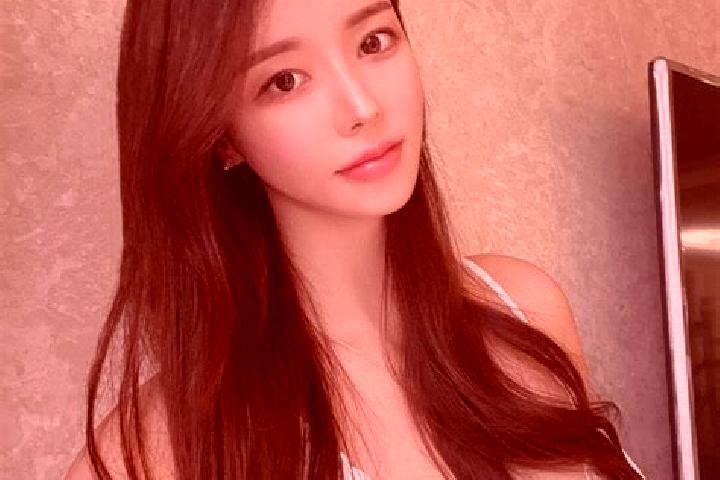 Iris, 39 — Escort in Futang, China