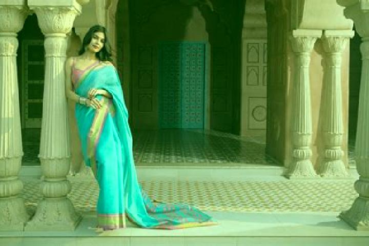 Iris, 39 — Escort in Uttar Champamura, India