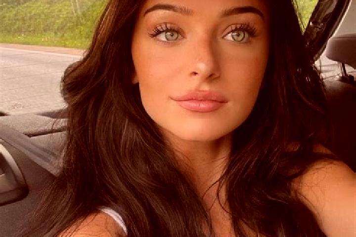 Isabella, 20, a auburn grey-eyed caucasian companion based in Cape Saint Claire. Offering CIM, Duos, Erotic Massage. Available for incall and outcall, day an...