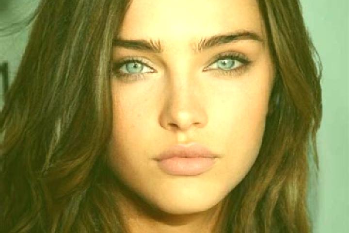Isabella, 20, a chestnut dark-eyed caucasian companion based in Serra San Quirico. Offering A-Level, Fetish, Erotic Massage, CIM, GFE. Available for incall a...