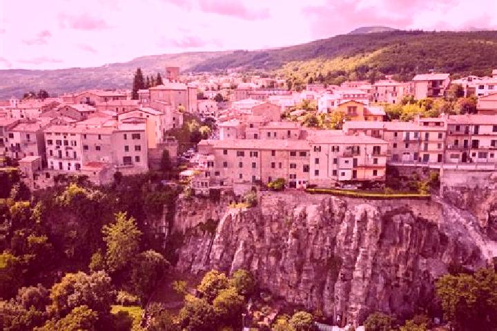 Isabella, 20 — Escort in La Fiora, Italy
