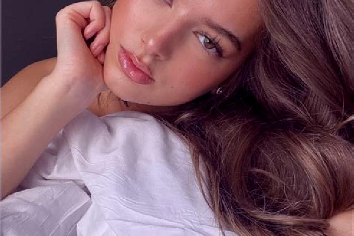 Isabella, 21, a chestnut hazel-eyed caucasian companion based in Llandysul. Offering Deep French Kissing, 69, Roleplay, Erotic Massage. Available for incall ...