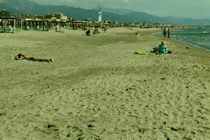 Isabella, 21 — Escort in Corsanico-Bargecchia, Italy
