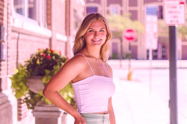Isabella, 21 — Escort in De Pere, United States