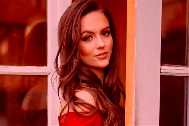 Isabella, 21 — Escort in Hundon, United Kingdom