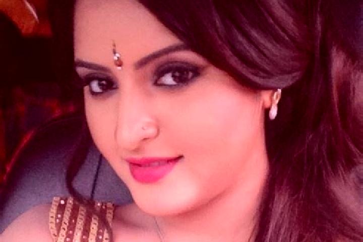 Isabella, 21 — Escort in Narail, Bangladesh