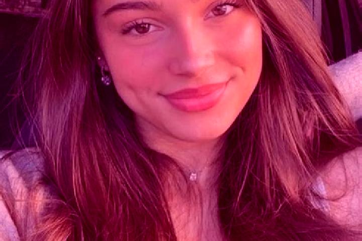 Isabella, 22, a brunette hazel-eyed caribbean companion based in Nawu. Offering A-Level, Travel Companion, Duos. Available for incall and outcall, overnight ...