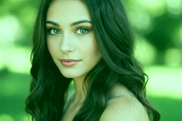 Isabella, 22, a brunette hazel-eyed european companion based in Carolina. Offering OWO, Duos, Couples. Available for incall and outcall, day and evening dates.