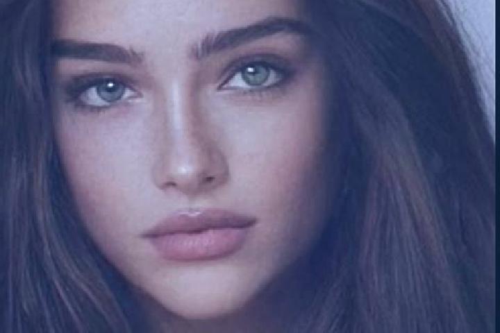 Isabella, 22, a chestnut grey-eyed caucasian companion based in Budasevo. Offering Tantra, OWO. Available for incall and outcall, day and evening dates.