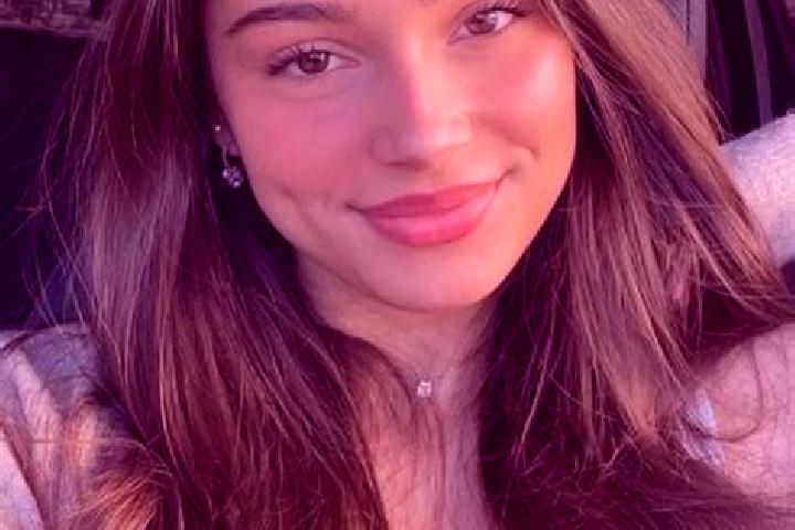 Isabella, 22, a chestnut hazel-eyed middle eastern companion based in Bostanu. Offering OWO, Travel Companion, Couples, A-Level, Girlfriend Experience. Avail...