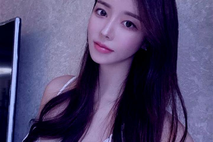 Isabella, 22 — Escort in Teshage, China
