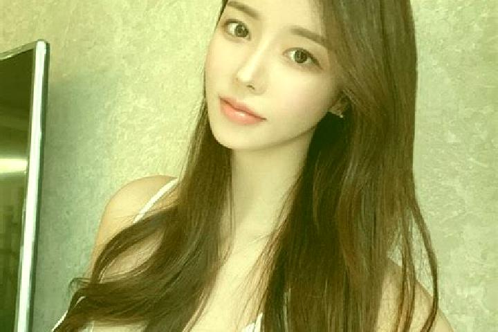 Isabella, 22 — Escort in Yangcao, China