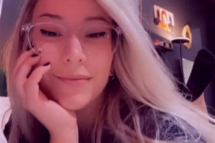 Isabella, 23, a blonde dark-eyed mixed companion based in Sovetskaya Gavan . Offering Fetish, Deep French Kissing, Couples. Available for incall and outcall,...