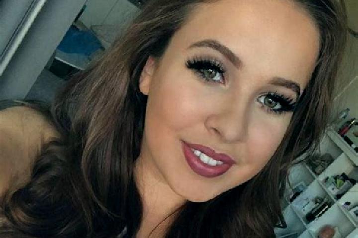 Isabella, 23, a chestnut brown-eyed european companion based in Huriel. Offering Striptease, Girlfriend Experience, Party Girl, Prostate Massage, Travel Comp...