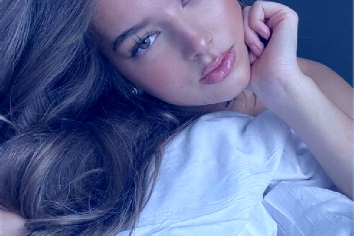 Isabella, 23, a chestnut hazel-eyed mediterranean companion based in Almen. Offering 69, Prostate Massage, GFE, Deep French Kissing, Tantra. Available for in...