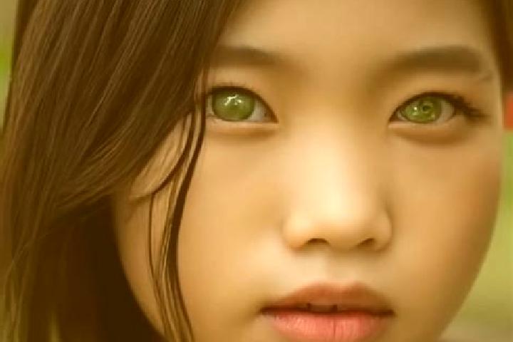 Isabella, 23, a red green-eyed asian companion based in Kohui. Offering Striptease, Erotic Massage, Deep French Kissing. Available for incall and outcall, da...