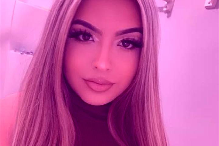 Isabella, 24, a blonde amber-eyed latina companion based in Rossla. Offering GFE, Dinner Date, Domination. Available for incall and outcall, overnight bookin...