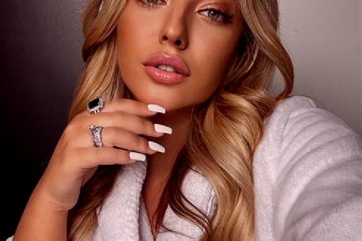 Isabella, 24, a blonde grey-eyed latina companion based in Hohne. Offering Deep French Kissing, Dinner Date, GFE, Duos. Available for incall and outcall, ove...