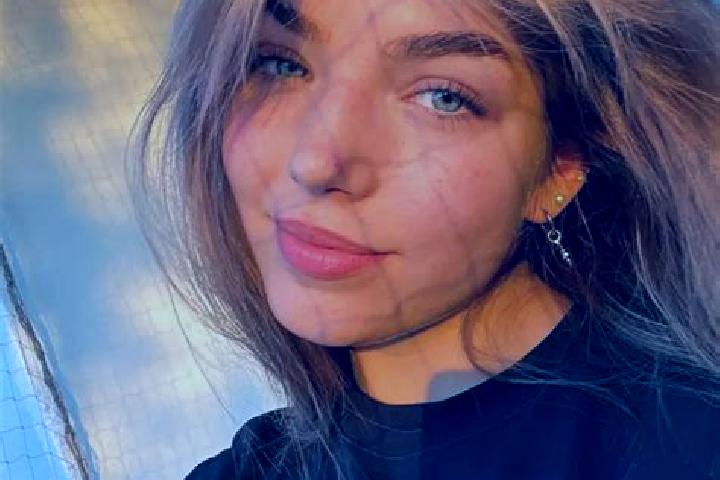 Isabella, 24 — Escort in Fibis, Romania