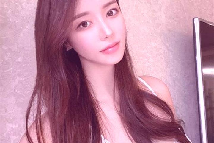 Isabella, 24 — Escort in Huangying, China