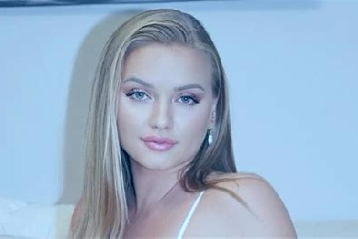 Isabella, 24 — Escort in Santa Maria, United States