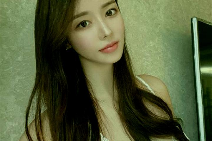 Isabella, 24 — Escort in Taipingying, China