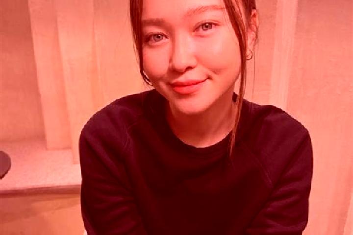 Isabella, 25, a auburn blue-eyed asian companion based in Lourdoueix-Saint-Pierre. Offering Travel Companion, 69, Duos, Fetish. Available for incall and outc...
