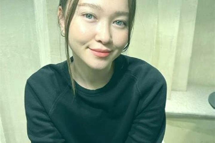 Isabella, 25, a auburn blue-eyed asian companion based in Pluak Daeng. Offering Tantra, Massage, Travel Companion, GFE, Roleplay. Available for incall and ou...