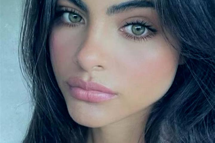 Isabella, 25, a brunette green-eyed latina companion based in Takada. Offering 69, Couples. Available for incall and outcall, day and evening dates.