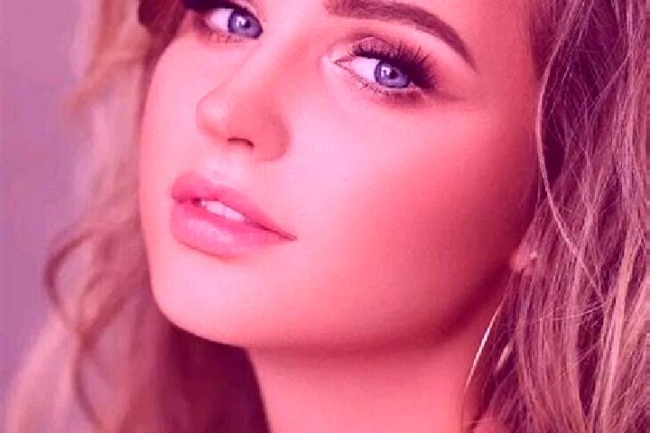 Isabella, 25, a dark blonde blue-eyed mediterranean companion based in Sweet Grass. Offering Striptease, Dinner Date, Massage. Available for incall and outca...