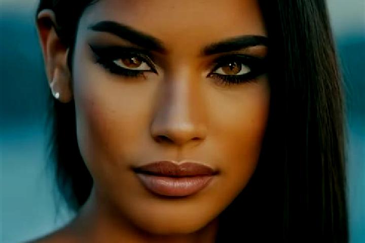 Isabella, 25, a red amber-eyed latina companion based in Dobadougou. Offering Overnight, Dinner Date. Available for incall and outcall, overnight bookings av...