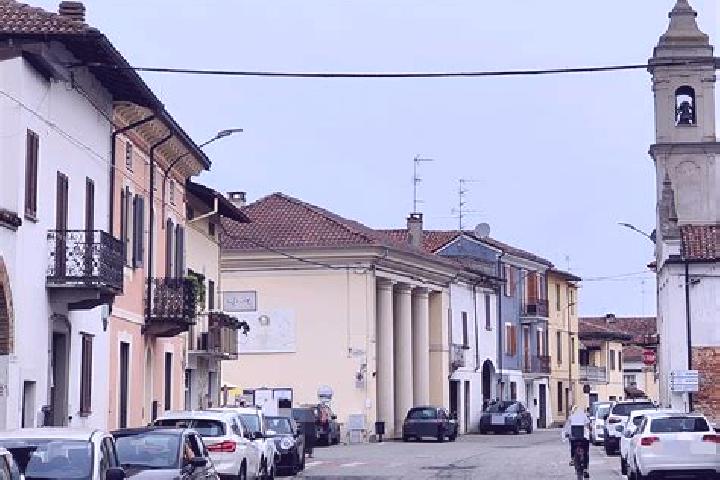 Isabella, 25 — Escort in Villanova Monferrato, Italy