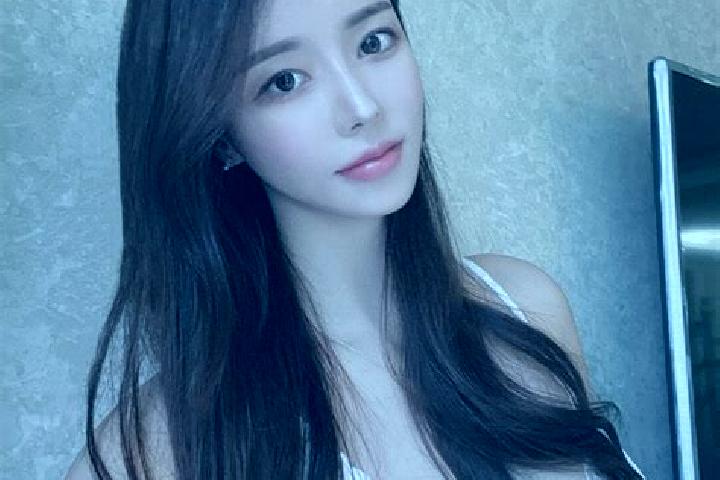 Isabella, 25 — Escort in Xinfangzi, China