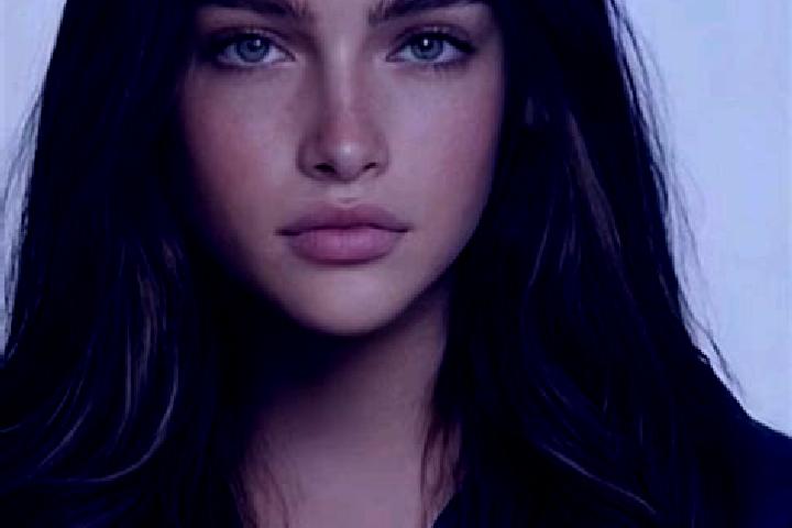 Isabella, 26, a brunette grey-eyed caucasian companion based in Itori. Offering Tantra, Duos, Fetish. Available for incall and outcall, day and evening dates.