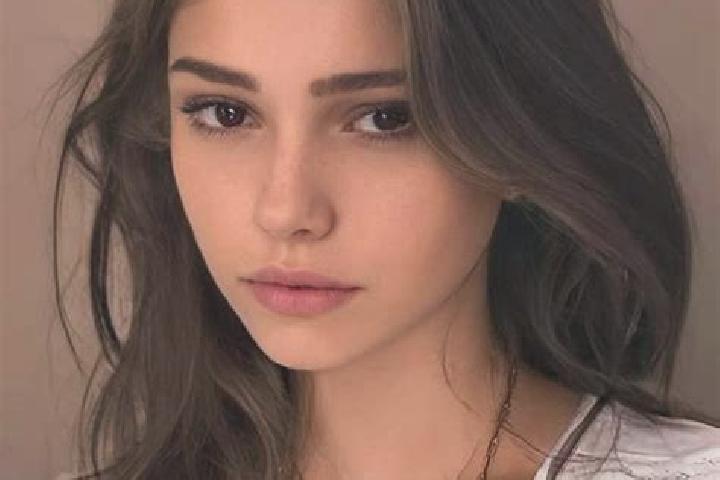 Isabella, 26, a chestnut grey-eyed slavic companion based in Jimbolia. Offering Girlfriend Experience, Domination, Dinner Date, Massage. Available for incall...