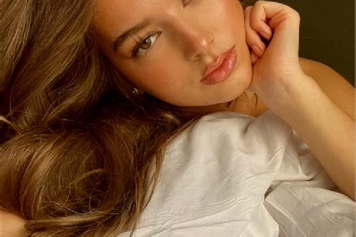 Isabella, 26, a chestnut hazel-eyed ebony companion based in Makiwalo. Offering 69, Deep French Kissing, Domination. Available for incall and outcall, day an...