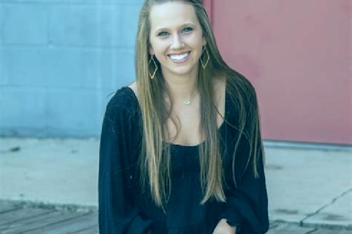 Isabella, 26 — Escort in Fox Farm-College, United States