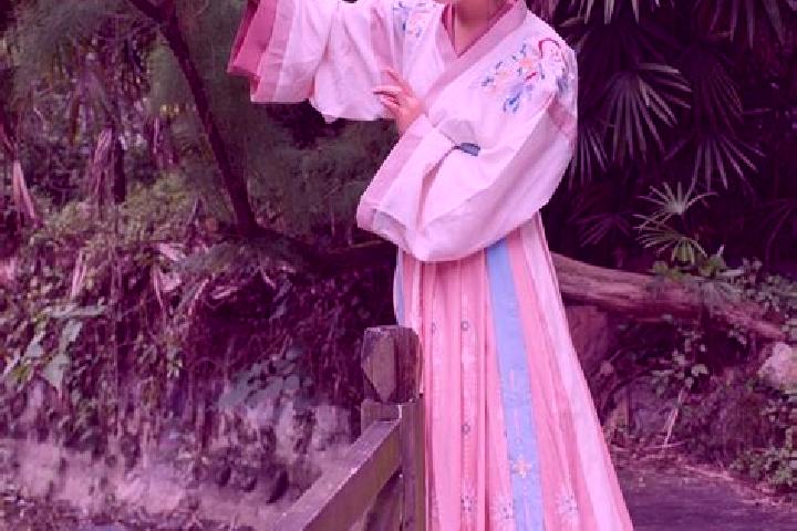 Isabella, 26 — Escort in Xianxia, China
