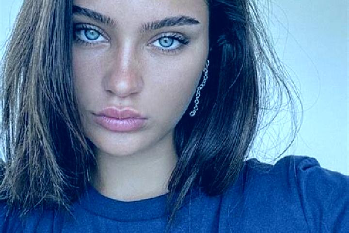 Isabella, 27, a brunette dark-eyed indian companion based in Mohale. Offering Massage, Travel Companion, Erotic Massage, OWO. Available for incall and outcal...