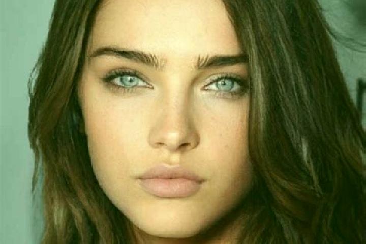 Isabella, 27, a brunette green-eyed indian companion based in Dunford Bridge. Offering A-Level, Duos, Roleplay, BDSM. Available for incall and outcall, day a...