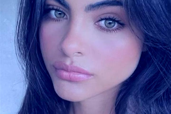 Isabella, 27, a brunette green-eyed indian companion based in Spitz. Offering BDSM, 69, Dinner Date. Available for incall and outcall, overnight bookings ava...