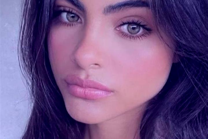 Isabella, 27, a red hazel-eyed middle eastern companion based in Novi Kozarci. Offering Erotic Massage, Striptease, 69. Available for incall and outcall, day...